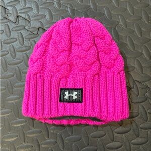Women or teen Under Armour beanie winter hat OSFM
